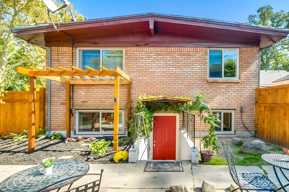 Resseguie - #1507 - Red Ivy Hideaway