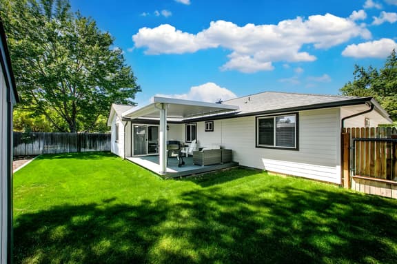 MTR Lorinda - #9025 - Lorinda's North by Northwest