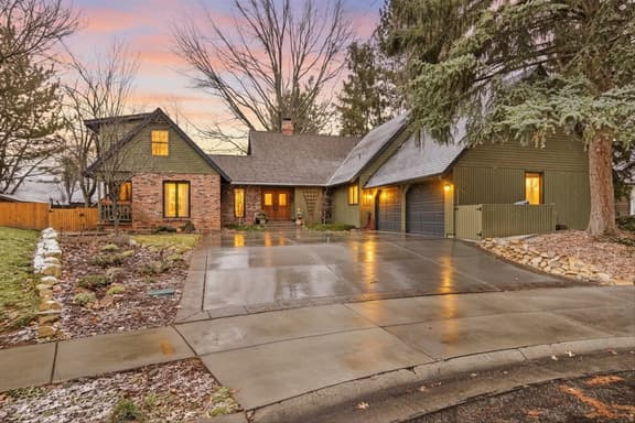 Canova - #1652 - Heartwood Hideaway